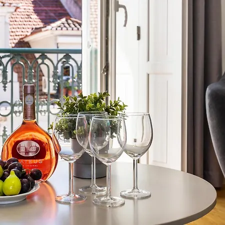 Amazing At Chiado Apartment