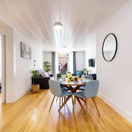 Amazing At Chiado Apartment